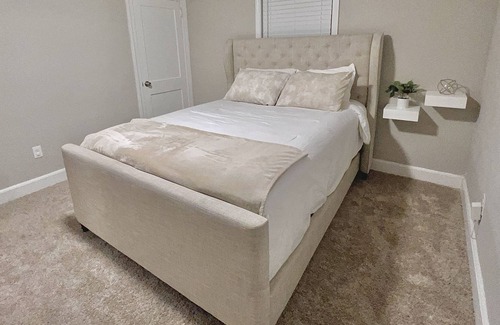 Peabody House | Lovely 4bedroom home with patio & playground