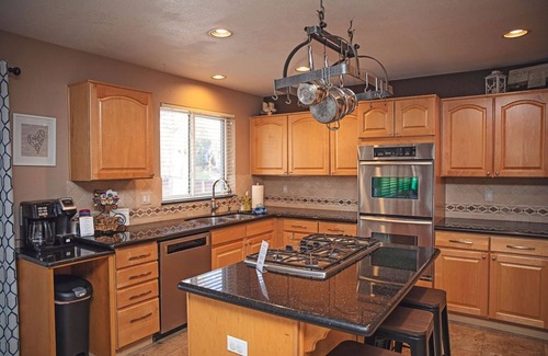Highlands Ranch House | Lovely 5-Bed, 3.5-Bath Getaway: Sleeps 11, Near Hiking, Biking, Park, S. Denver