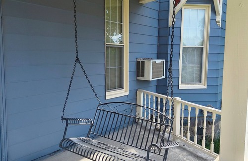 Vassar House | Lovely 5-bedroom house with AC in charming Vassar