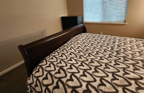 Pittsburg House | Lovely 5 BR home, 5 mins from BART, shopping, restaurants, freeway