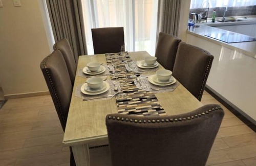 Greendale Apartment | Lovely 5 star, 6 sleeper, Luxury unit Sitari