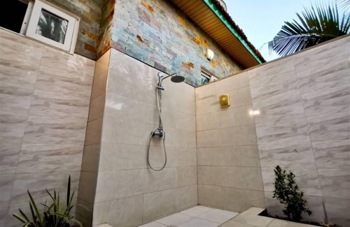 Prampram Resort | Lovely 6 bedroom house with a private swimming pool.
