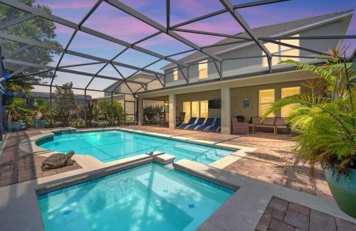 West Haven House | Lovely 6 Bedroom Home with Private Pool for up to 12 guests near Disney
