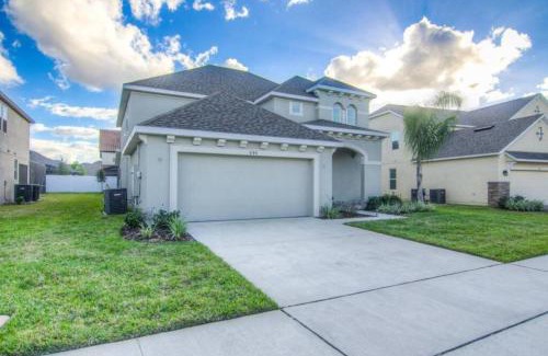 West Haven House | Lovely 6 Bedroom Home with Private Pool for up to 12 guests near Disney