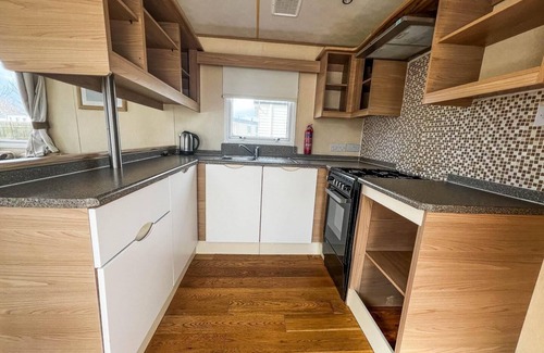 Winestead House | Lovely 6 berth caravan with free WiFi at Sand Le Mere, Yorkshire ref 71011C