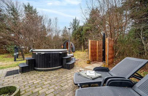Lodbjerg Hede House | Lovely 6-Person Cottage With Outdoor Sauna - 1007