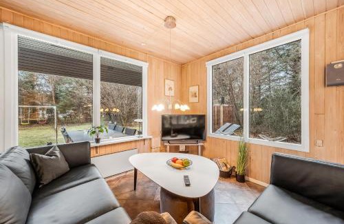 Lodbjerg Hede House | Lovely 6-Person Cottage With Outdoor Sauna - 1007