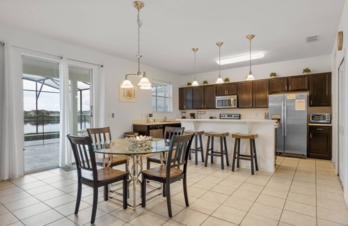 Crystal Cove House | Lovely 7-bed Pool/SPA, Lake View/Game Room/Club Free/15 min Disney! 14 people
