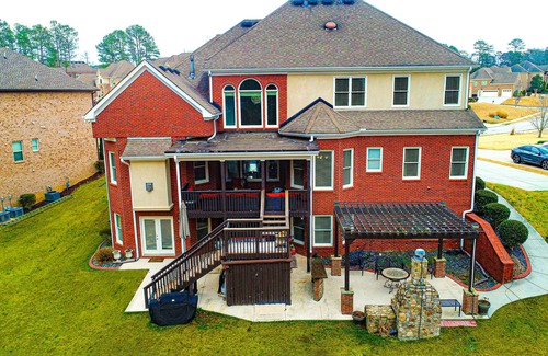 Conyers House | Lovely 7-bedroom house in Conyers with fitness room, WiFi, AC