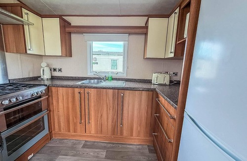 Louth House | Lovely 8 berth caravan at Sunnydale in Lincolnshire ref 35239S