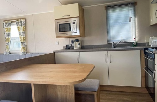 Barmston House | Lovely 8 berth caravan for hire at Barmston Beach Holiday Park ref 62002O