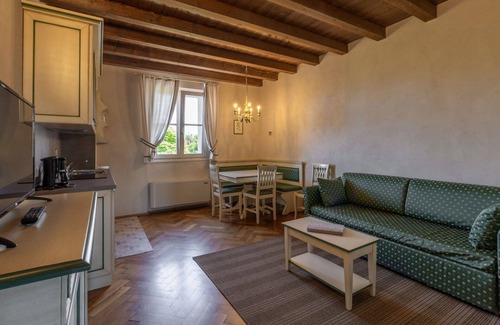 Strassoldo Apartment | Lovely apartment for 6 people with A/C, WIFI, TV and parking