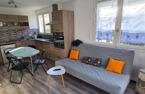 La Jetee Villa | Lovely air-conditioned 2-bedroom apartment, 1 parking space, 3 min from beach/restaurants.