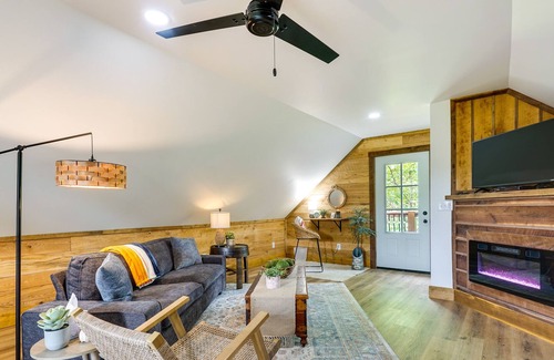 Brimfield Cabin | Lovely Albion Cabin w/ Yard & Fire Pit!