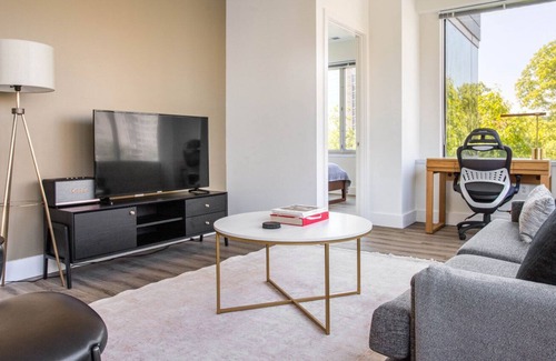 Alexandria West Apartment | Lovely Alexandria West 2BR w/ Gym & Lounge, nr Metro, by Blueground