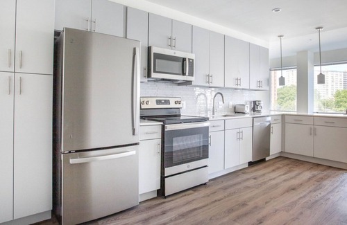Alexandria West Apartment | Lovely Alexandria West 2BR w/ Gym & Lounge, nr Metro, by Blueground