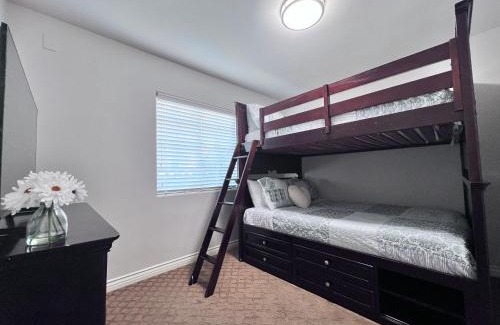 Southwest Anaheim House | Lovely Anaheim Pool Home 1 Mile to Disney