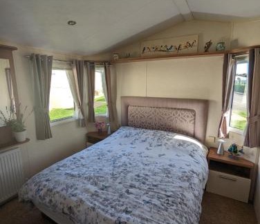 Weymouth Resort | Lovely and Bright Caravan Haven Littlesea with views across the Fleet Lagoon