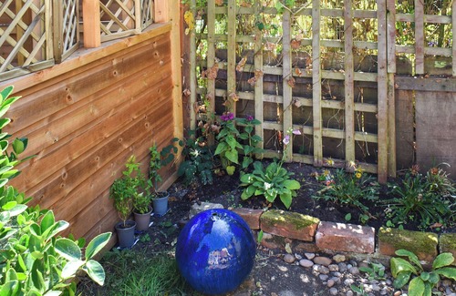 Beckingham Cottage | Lovely and cosy, late Victorian cottage with large garden area.