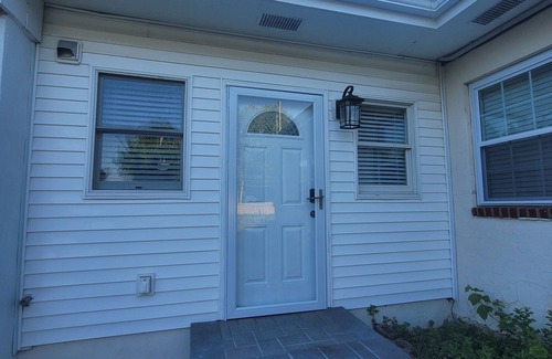 Baywood Apartment | Lovely and Cozy 1 Bedroom Apartment in Bay Shore