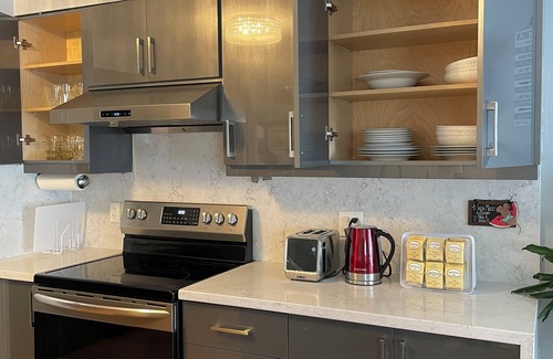 London House | Lovely and cozy home | 3 Bdr | 8 persons | 2.5 baths | 2 free driveway parkings