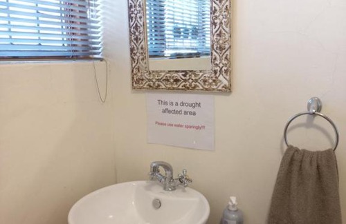 Jeffreys Bay Apartment | Lovely and spacious 1 bedroom unit