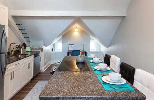 Midtown Apartment | Lovely and Spacious Apartment in Heart of Midtown