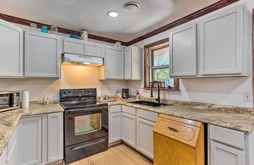 Atoka House | Lovely 'Anna Fink House' w/Patio & Fire Pit