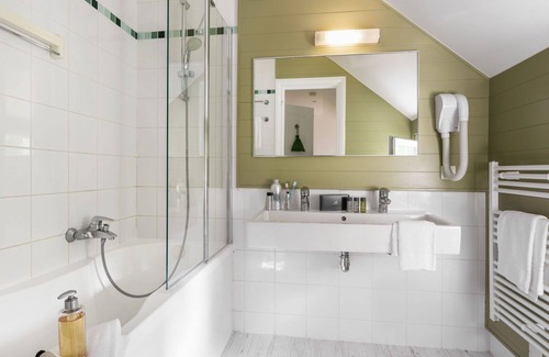 Neuville-sur-Ailette House | Lovely apartment in villa for 6 people with WIFI, pool, hot tub, TV, terrace and parking