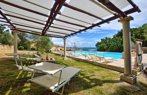 Monteverdi Marittimo Apartment | Lovely apartment for 6 people with pool and parking