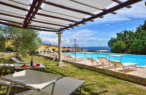 Monteverdi Marittimo Apartment | Lovely apartment for 6 people with pool and parking