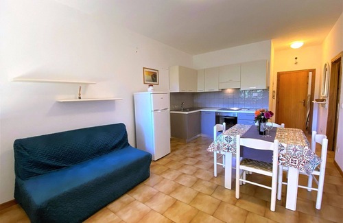Mazzanta Apartment | Lovely apartment for 4 guests with terrace and parking