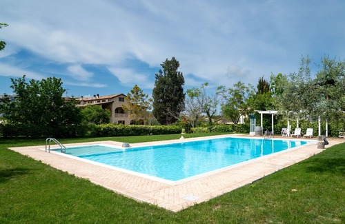 Citta Sant'Angelo Apartment | Lovely apartment for 4 guests with A/C, WIFI, pool, TV, patio, pets allowed and parking