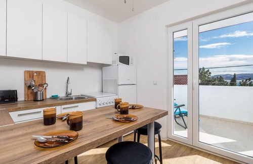 Cesarica Apartment | Lovely apartment in Karlobag- Ribarica