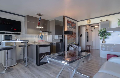 Le Home Apartment | Lovely apartment for 4 guests with WIFI, TV and balcony