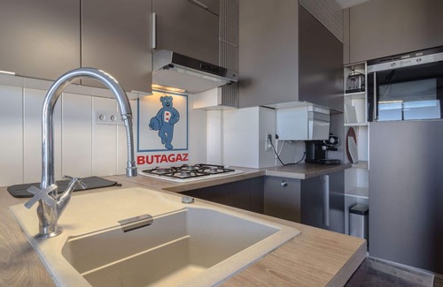 Le Home Apartment | Lovely apartment for 4 guests with WIFI, TV and balcony