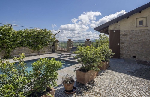 Monforte d'Alba Apartment | Lovely apartment for 4 guests with WIFI, pool and terrace, close to Alba