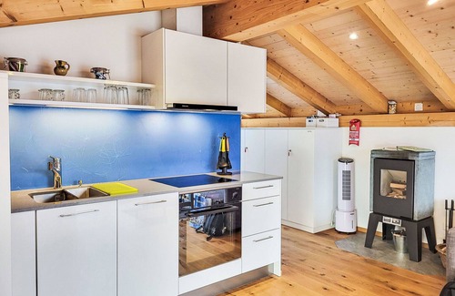 Porto Ronco Apartment | Lovely apartment for 4 people with WIFI, TV, balcony, pets allowed, panoramic view and parking