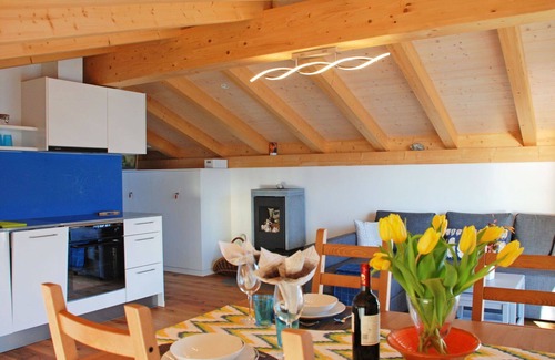 Porto Ronco Apartment | Lovely apartment for 4 people with WIFI, TV, balcony, pets allowed, panoramic view and parking