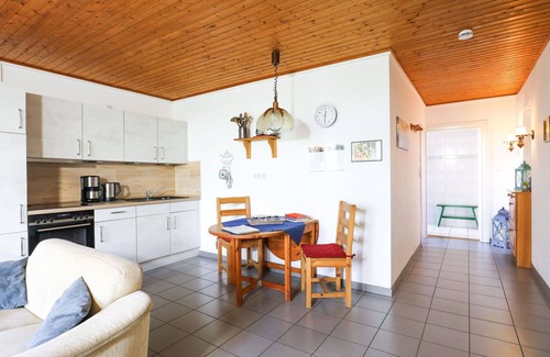 Oberndorf Apartment | Lovely apartment for 2 guests with WIFI, TV, patio, pets allowed and parking