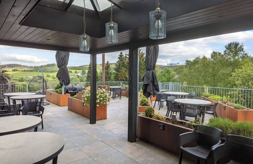 Winterberg Apartment | Lovely apartment for 37 guests with hot tub, WIFI, pool, terrace and parking