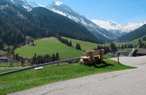 Vorderlanersbach Apartment | Lovely apartment for 8 people with WIFI, TV, terrace and parking