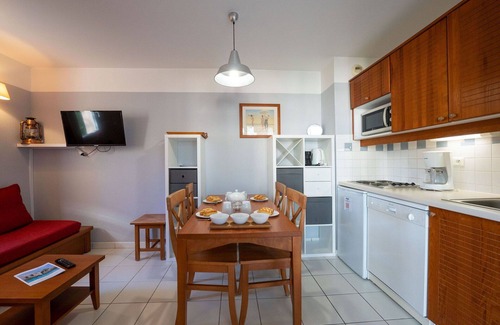 Maubuisson Apartment | Lovely apartment for 4 guests with pool, WIFI, TV, balcony and pets allowed
