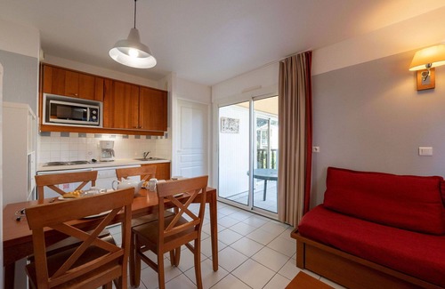Maubuisson Apartment | Lovely apartment for 4 guests with pool, WIFI, TV, balcony and pets allowed