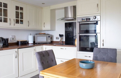 Waternish Apartment | Lovely apartment for 2 guests with WIFI, TV, pets allowed and parking