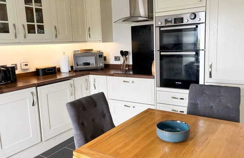 Waternish Apartment | Lovely apartment for 2 guests with WIFI, TV, pets allowed and parking