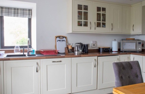 Waternish Apartment | Lovely apartment for 2 guests with WIFI, TV, pets allowed and parking