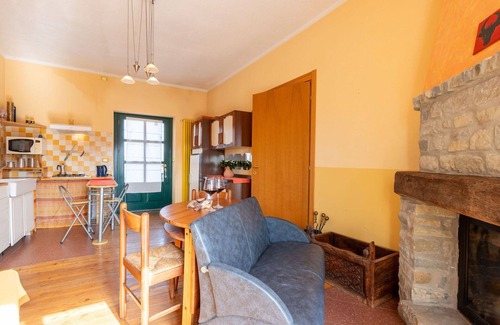 Cortemilia Apartment | Lovely apartment for 6 people with WIFI, pool, TV, terrace, pets allowed and parking