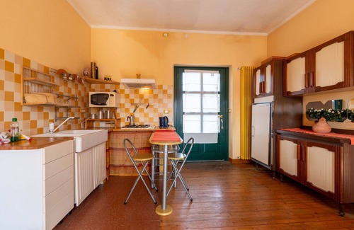 Cortemilia Apartment | Lovely apartment for 6 people with WIFI, pool, TV, terrace, pets allowed and parking