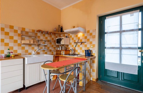 Cortemilia Apartment | Lovely apartment for 6 people with WIFI, pool, TV, terrace, pets allowed and parking